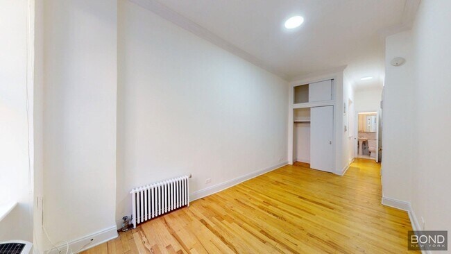 Building Photo - 240 E 83rd St Unit 1A Rental