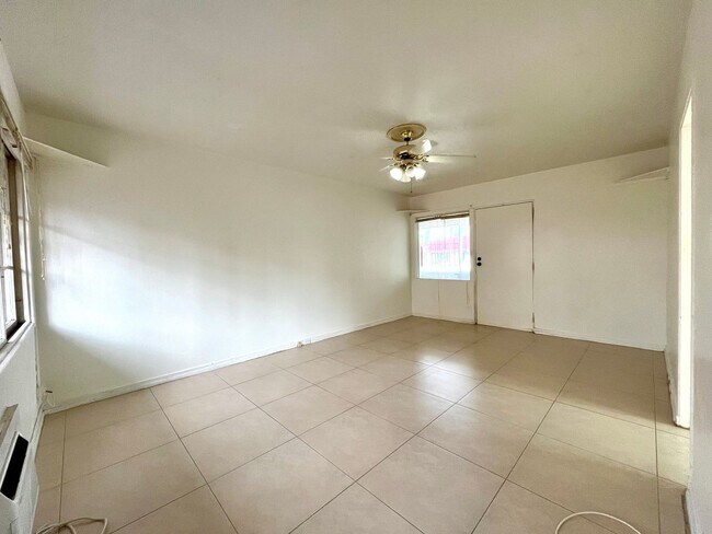 Photo - Waikiki: Upper Floor 1 Bed, 1 Bath Apartment Unidad E