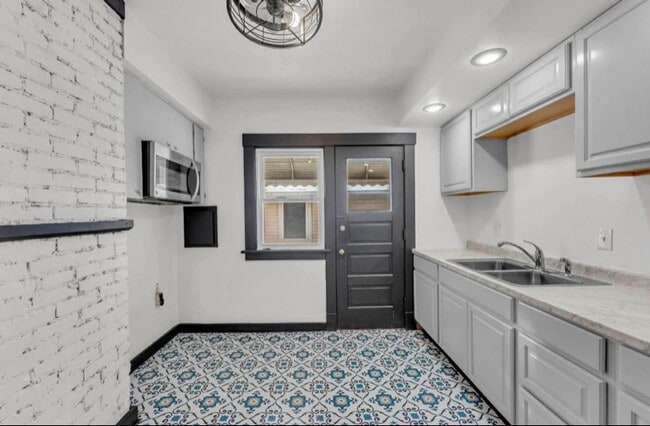 Building Photo - 246 E 156th St