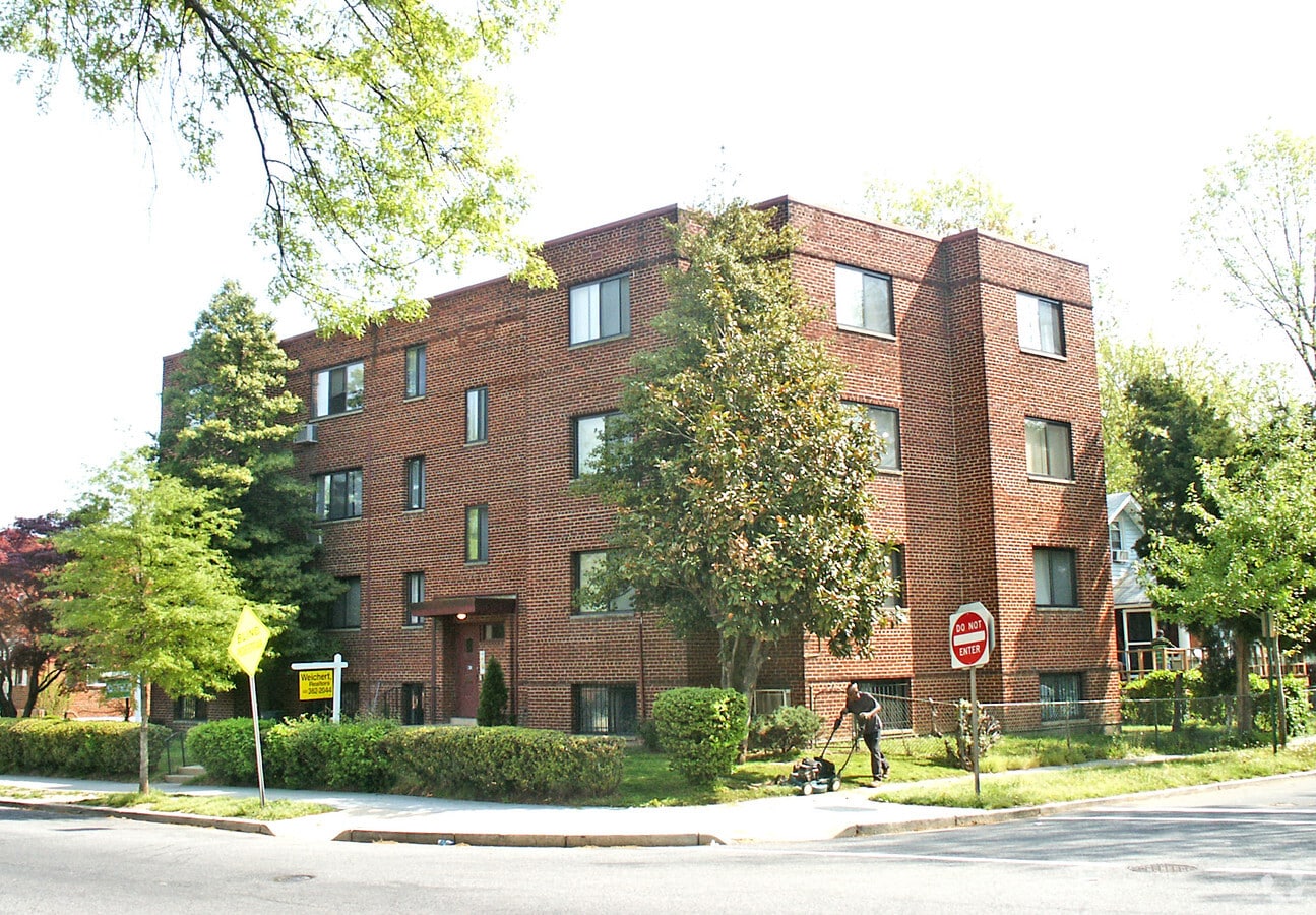 Photo - 4430 Martin Luther King Jr Ave SW