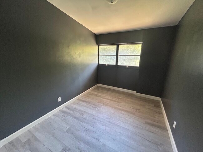 Photo - 1911 S Riverview Cir