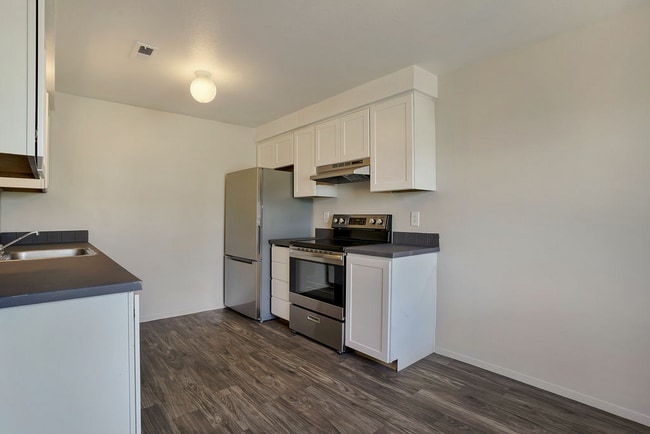 _DSC2033.jpg - Parkway Commons