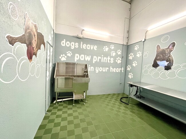 Dog Grooming Station - Bay Pointe Apartments