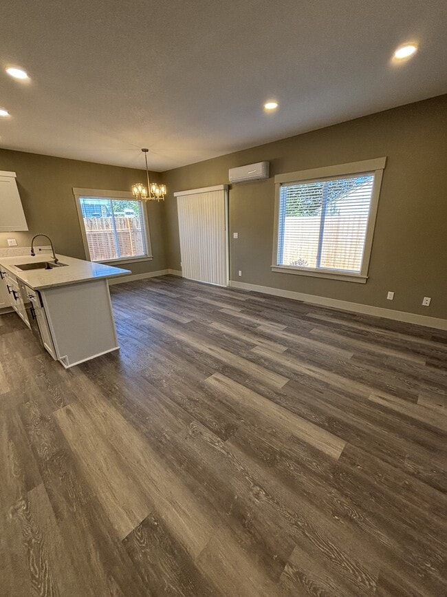 Photo - 390 Seven Oaks Ln