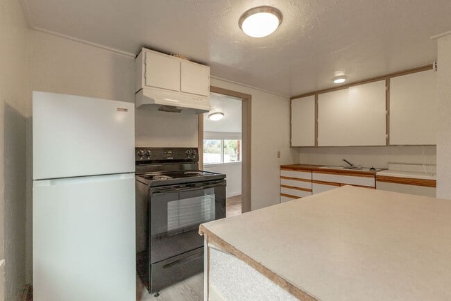 Photo - 1BD, 1BA Cottage coming available soon in Drain!