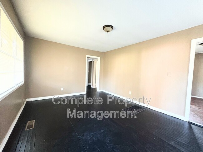 Photo - 1252 18th Pl SW