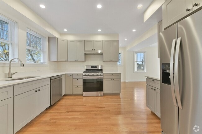 Building Photo - 48 Manthorne Rd Unit 1 Rental