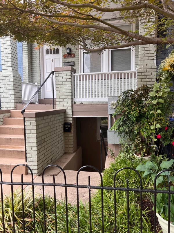 Building Photo - 902 I St SE