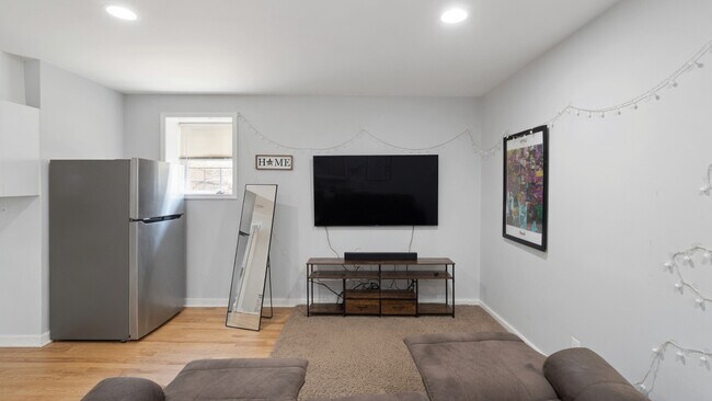 959 N Wolcott Ave Unit 1R