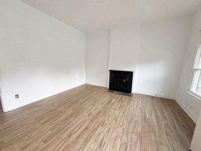 Photo - 1563 S Rear St