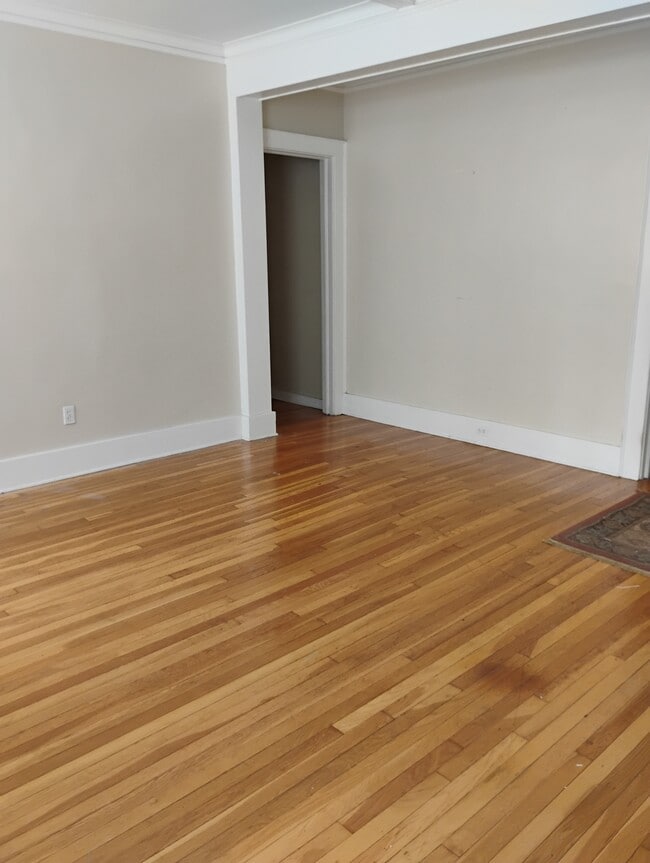 Photo - 335 Morris Ave SE