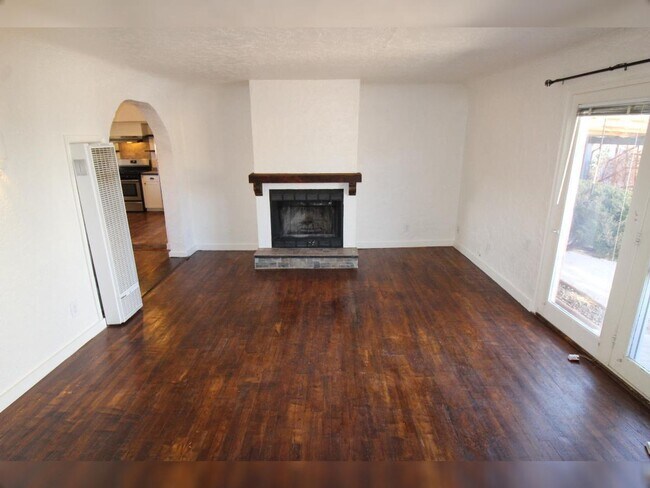 Building Photo - 1506 W Alameda St Unit B