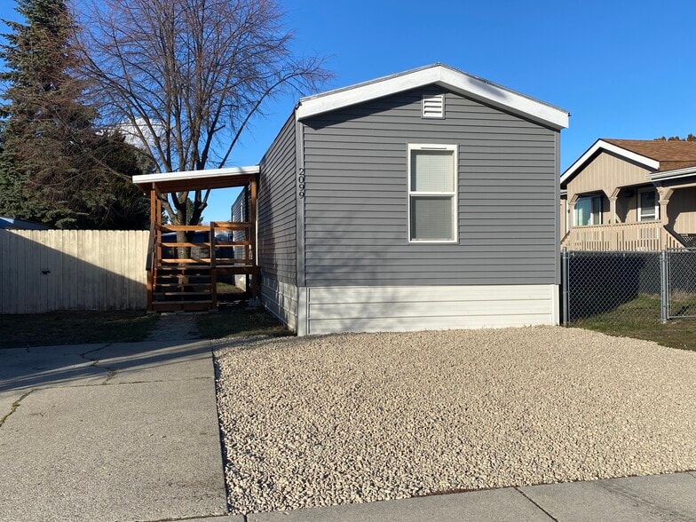 2099 W Plymouth Cir