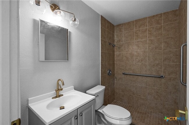 Photo - 1302 Metropolitan Dr