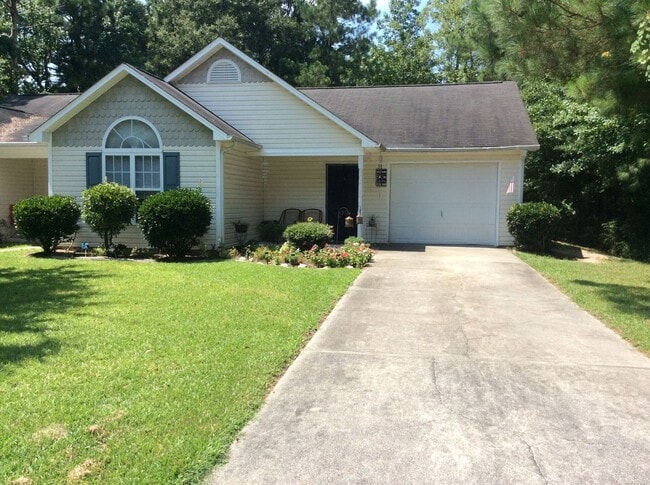 Building Photo - Duplex in desired New Bern Rental
