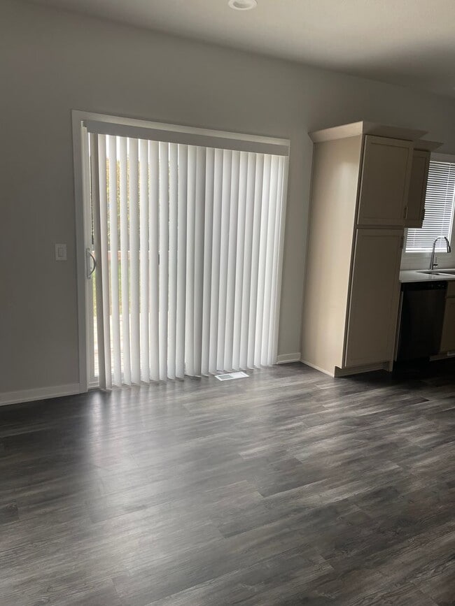 Photo - FREE RENT SPECIAL!  3 bedroom 3 bathroom S...