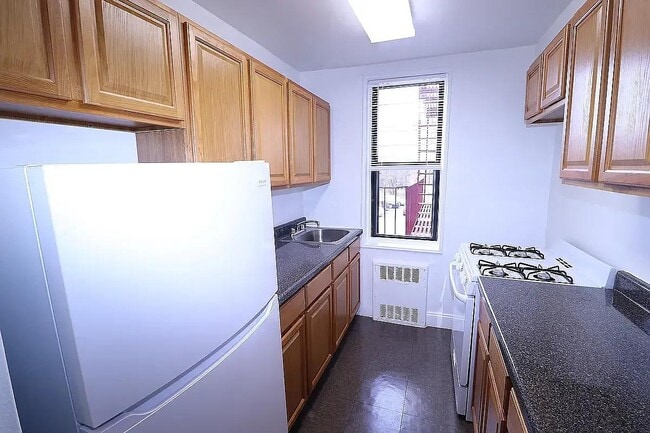 Photo - 86-91 208th St