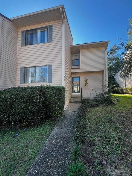 Photo - 923 Brookside Pl