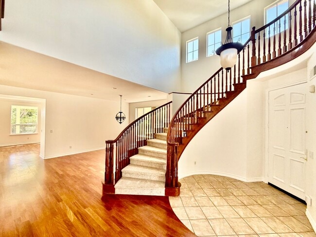Photo - Elegant 5 Bedroom Home With Sweeping Staircase and Tons of Space!
