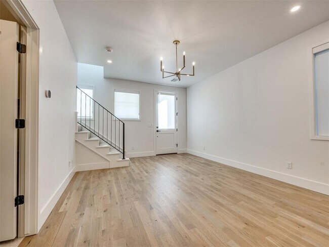 1078 Hangar Dr