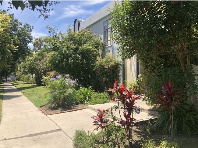 Photo - 6545 Simpson Ave