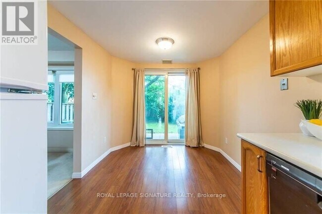 Photo - 426 Downsview Pl