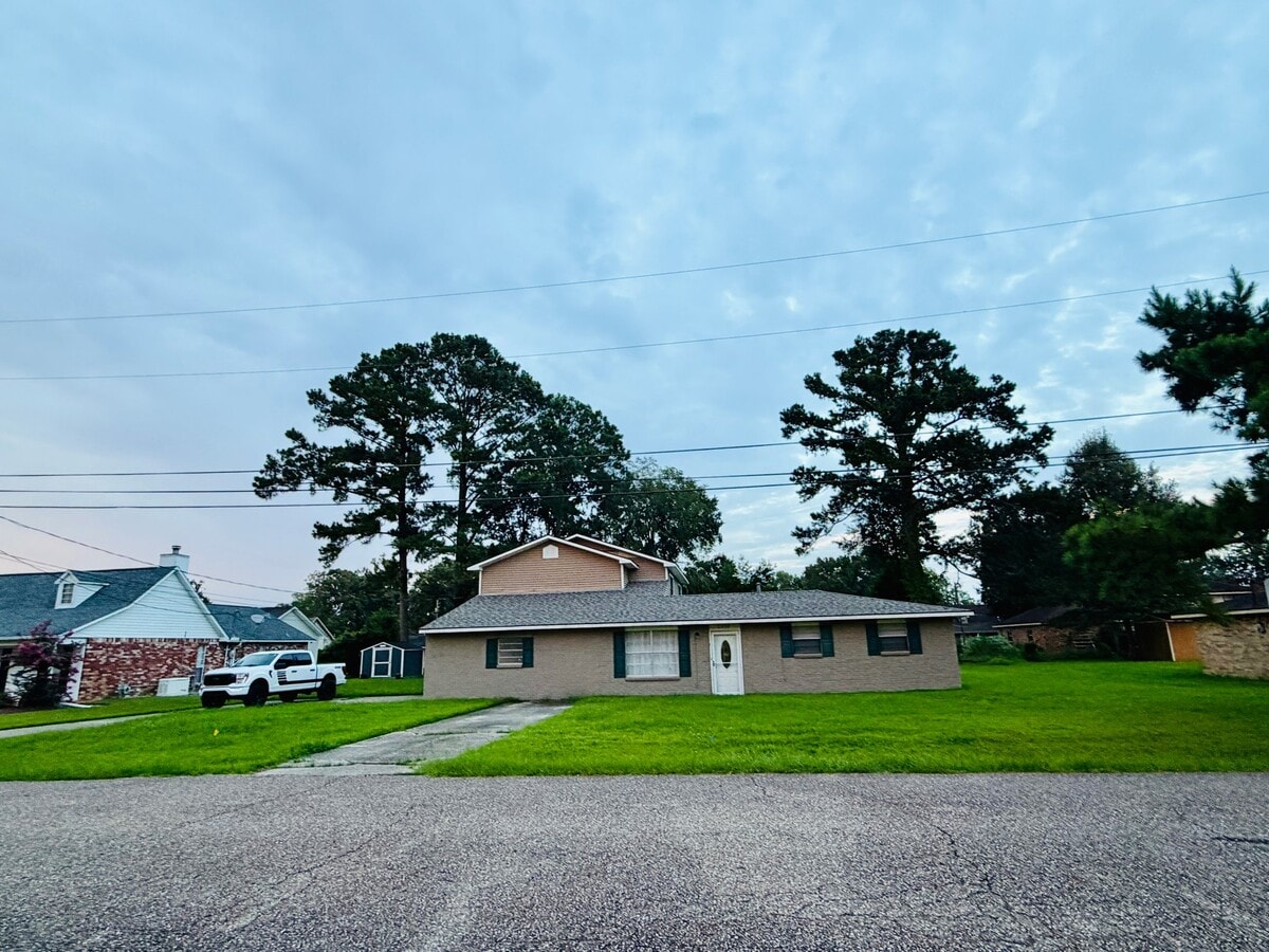 Photo - 2330 S John Ave