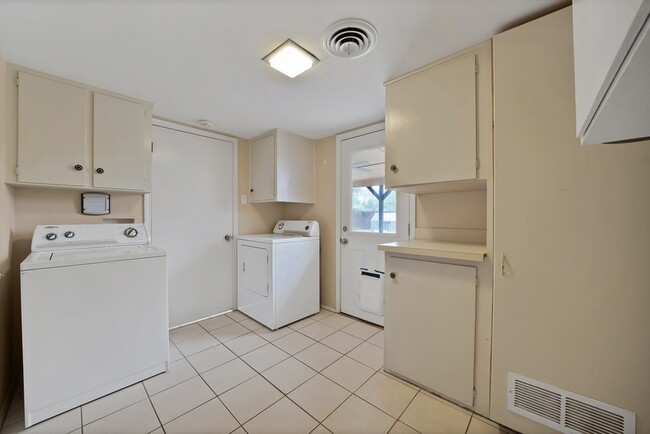 Photo - 526 Waggoner Dr