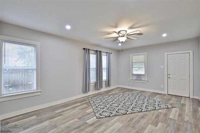 Photo - 882 Clinton St