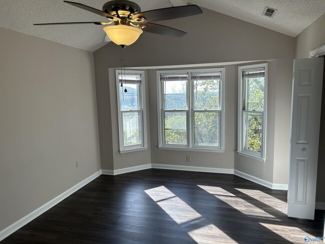 Photo - 550 Farmingdale Rd SE