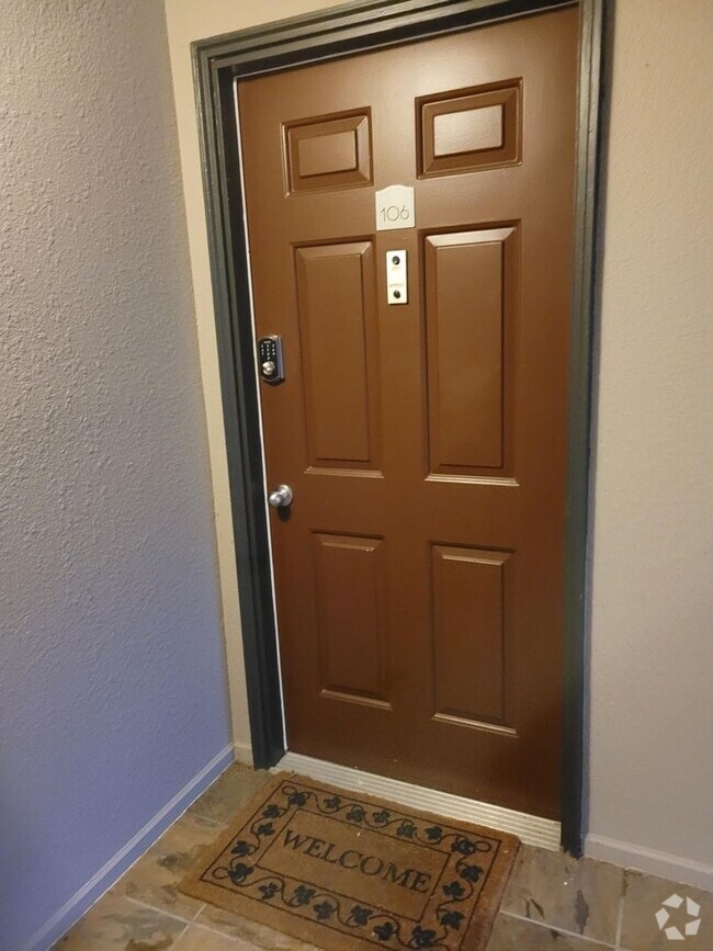 Building Photo - 2 Bed 1 Bath Condo Sunset Pointe