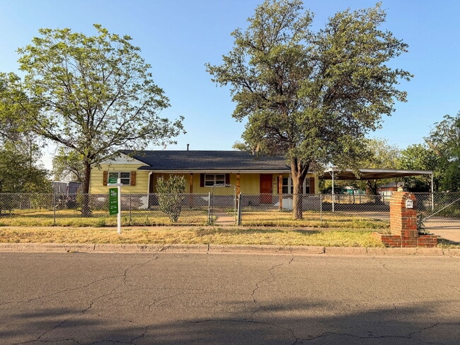 Building Photo - 3221 Emory St