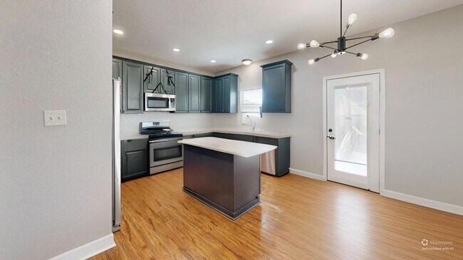 Photo - 2105 Huxley Ln