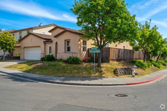 Building Photo - Spacious 3-Bed, 2-Bath Single Level Home