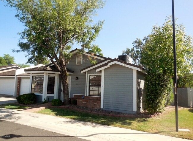 Photo - 127 E Danbury Rd