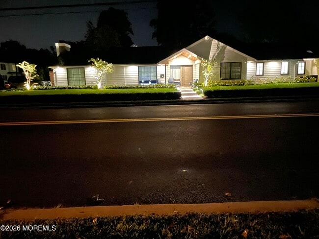 Building Photo - 825 Norwood Ave