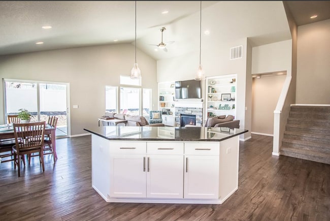 Photo - 1960 N Oakland St