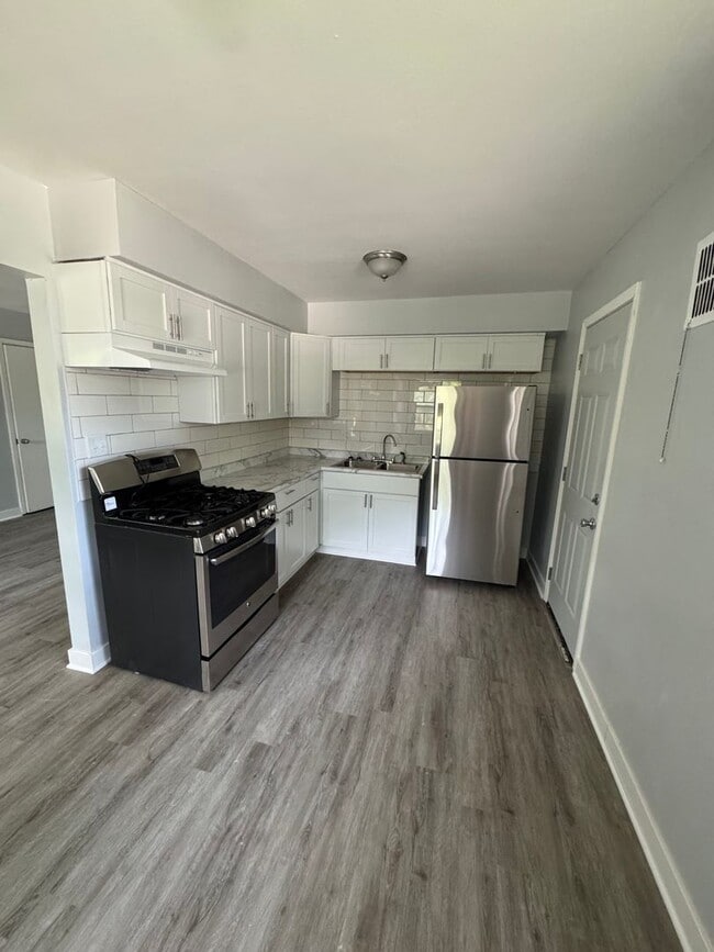 Building Photo - 7230 W Lakefield Dr Unit 4