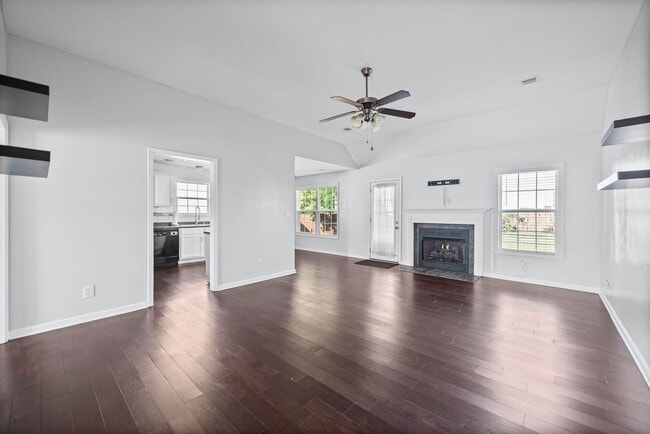 Photo - Pet Friendly Three Bedroom!