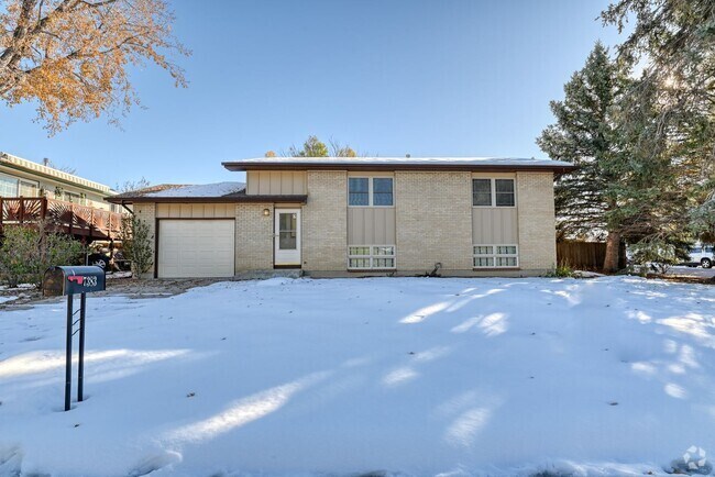 Building Photo - Cute 3 Bedroom House in the Widefield Area