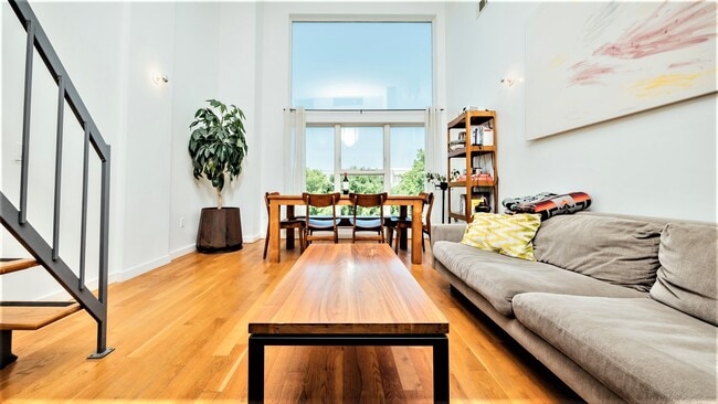 Photo - 130 Scholes St Unidad 2A