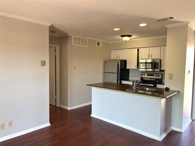 Building Photo - 8888 Tallwood Dr Unit 1201