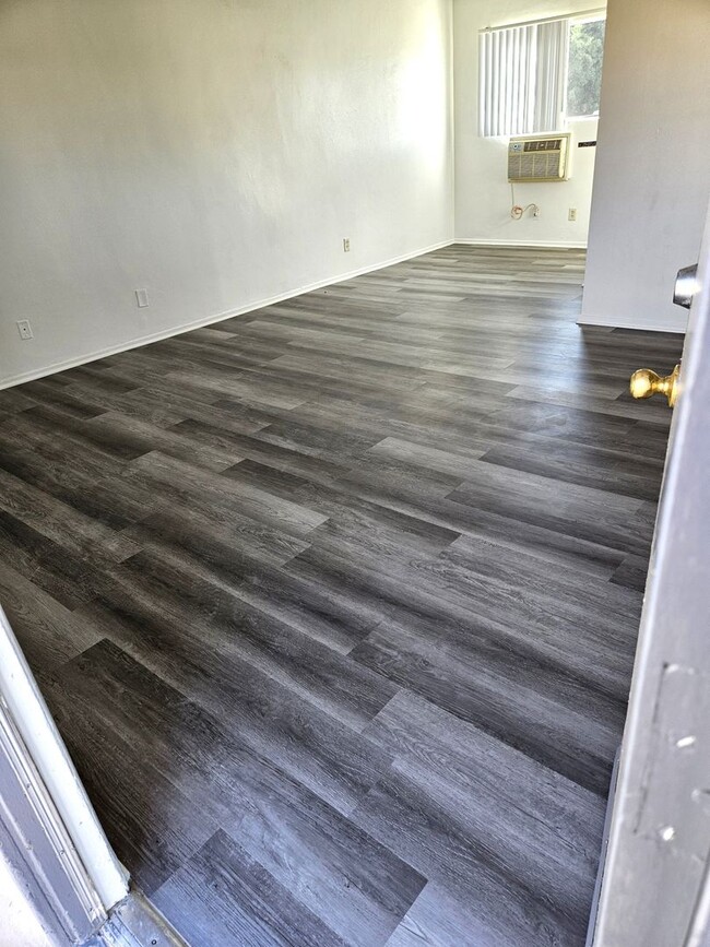 Building Photo - North Hills, cute 1bd/1ba, move-in ready! Unit #17