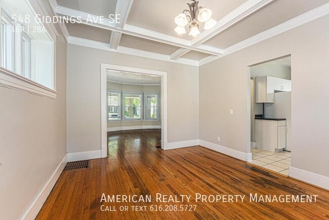 Photo - 548 Giddings Ave SE