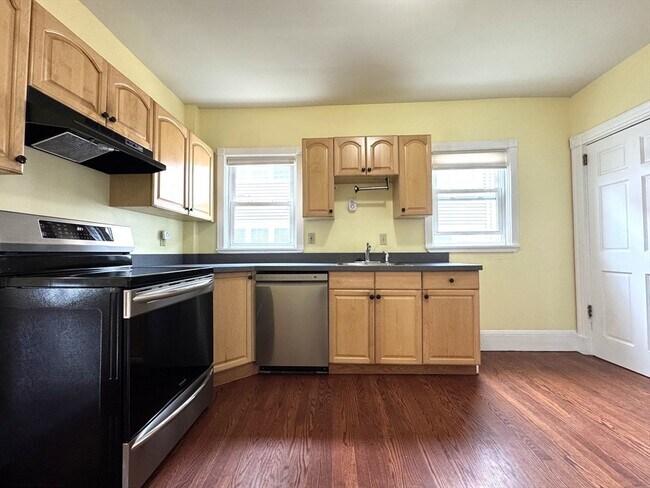 Photo - 72 Winchester St Unit 1