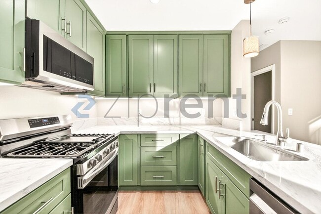 Photo - 363 E 63rd St