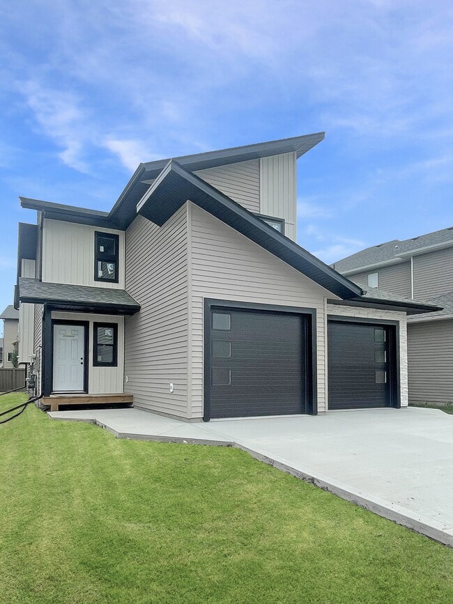 Photo - 10417-10130 130 Ave