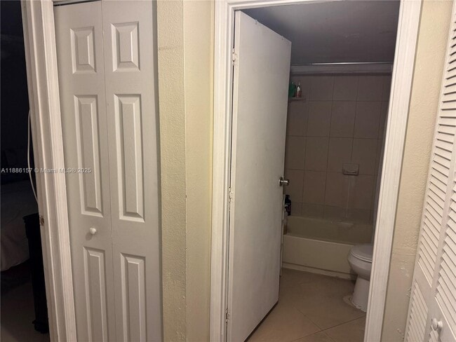 Photo - 1825 W 56th St Unit 107