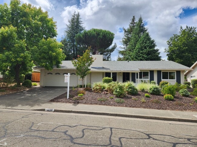6836 Oakmont Dr
