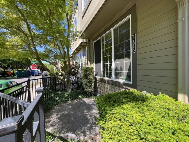 Photo - Corner 2 Bed 2.5 Bath Townhome - Garage and Washer/Dryer + Convenient to Nike, Intel and More!